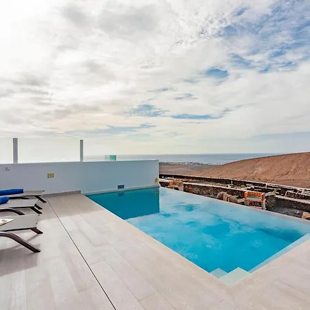 Papaya Villa Tias